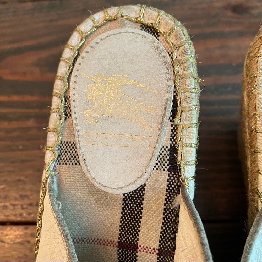 Burberry Shoes Burberry White Espadrille Wedge Thong Sandals Size 8 - Picture 2 of 9